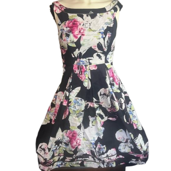 White House Black Market Dresses & Skirts - White House Black Market Floral Dress